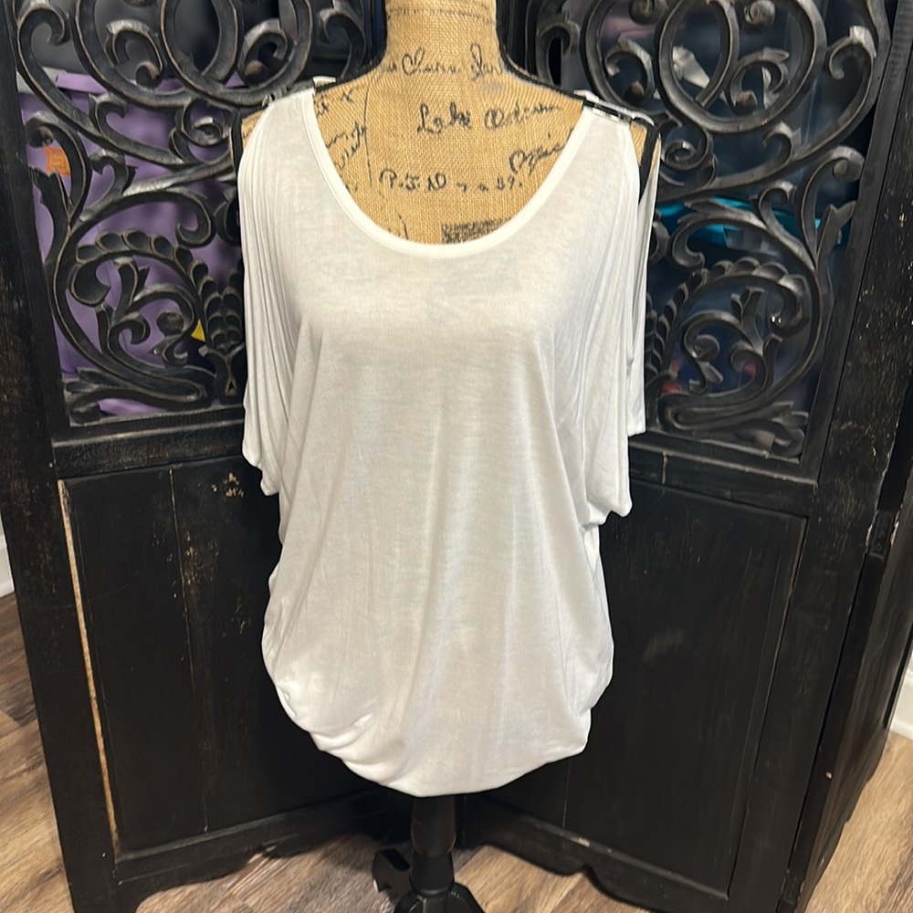 New York & Company / NY&C White Cold-Shoulder short Sleeve Pull On Shirt / Top.